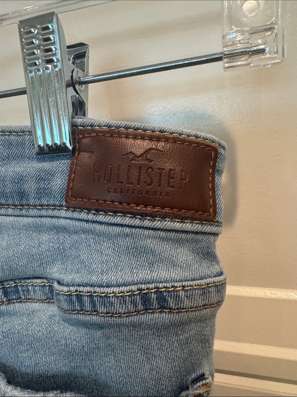 Hollister Light Wash Junior’s Jeans - Picture 4 of 6